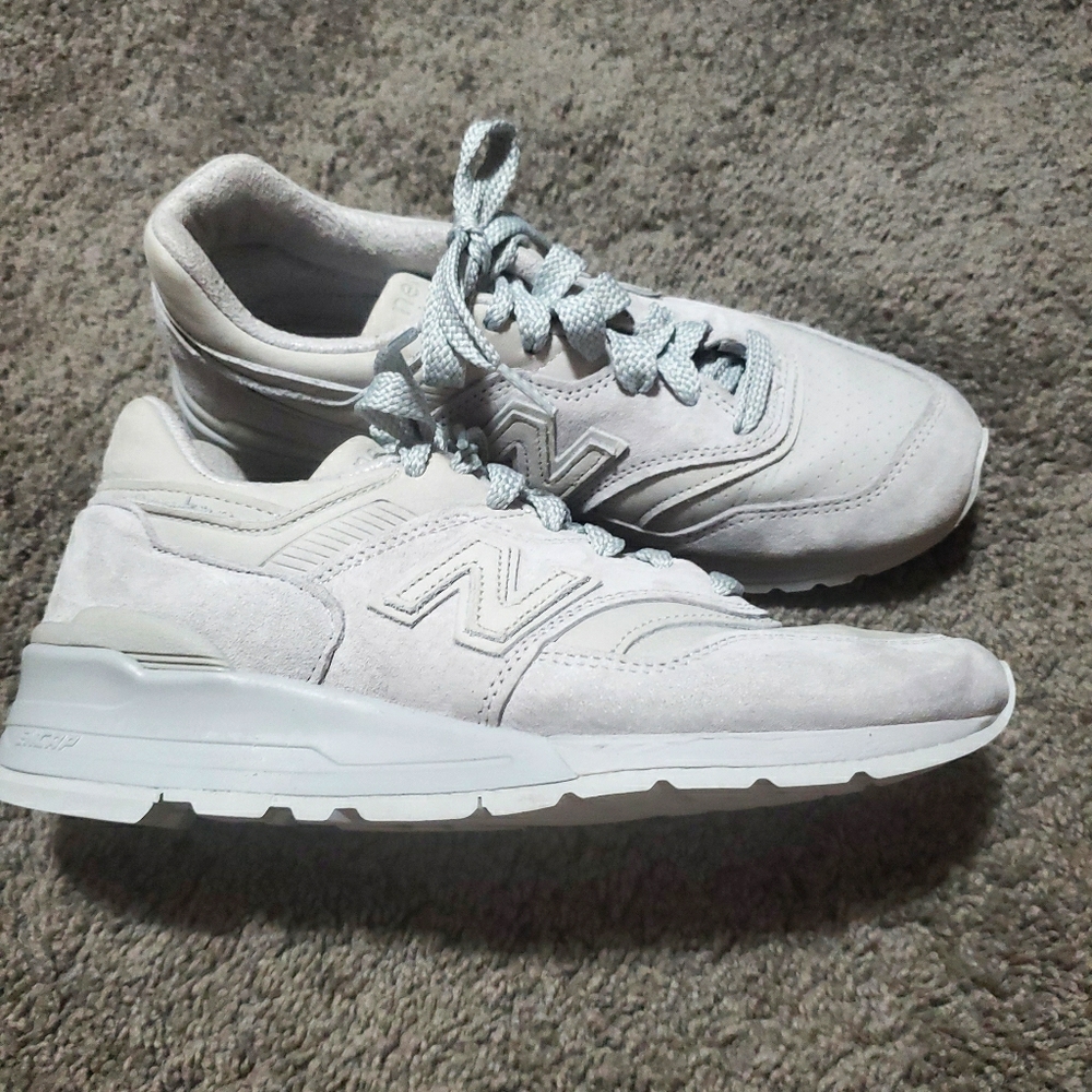 New Balance 997 Tennis Shoes **rare color**